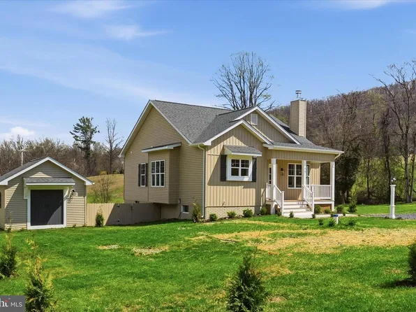 11 Scenic Ln, Flint Hill, VA 22627