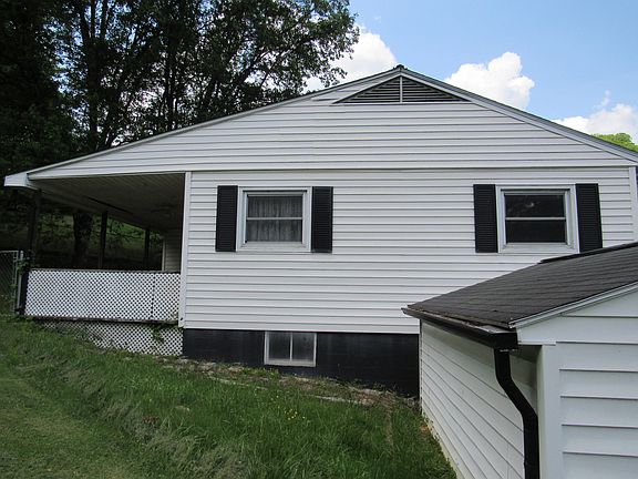 3rd image of 811 8th St NE
