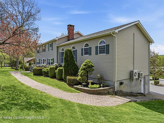 4th image of 496 Mountain View Avenue