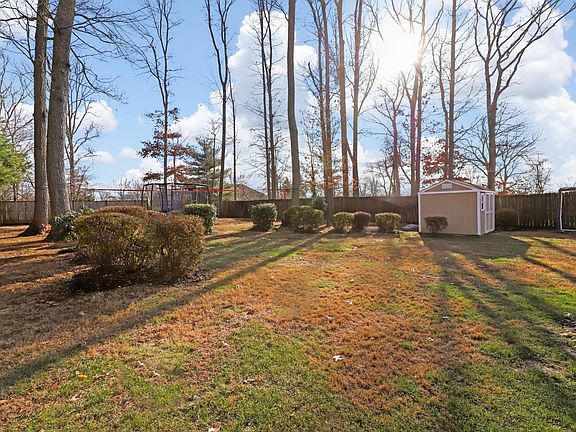 4th image of 409 John Marshall Dr NE