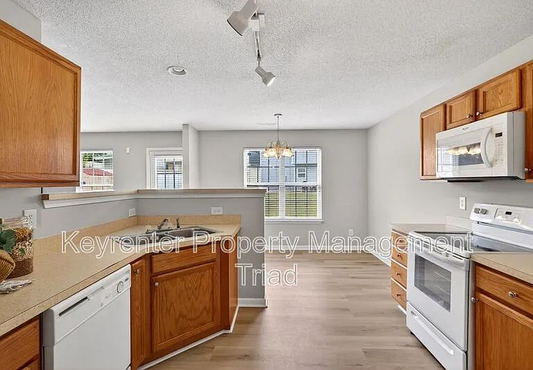 2703 Stafford St — Photo 3