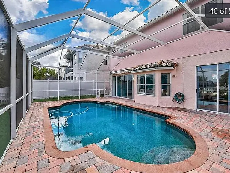 10621 Hatteras Dr — Photo 3