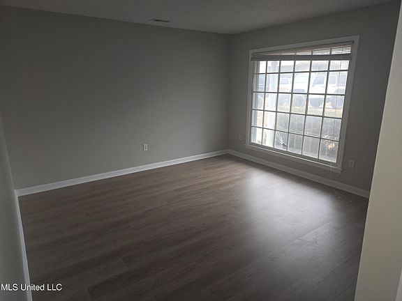 5th image of 1650 Hickory Dr