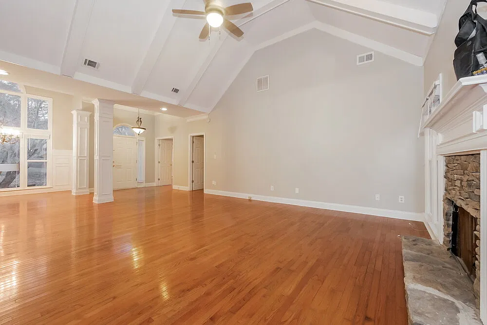 3 bed, 2.0 bath, 1886 sqft, $2,435 — Photo 4