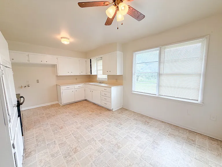 4305 NW Denver Ave — Photo 9