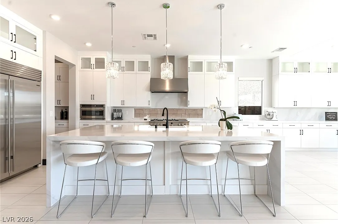 5 bed, 5.5 bath, 4643 sqft, $8,000 — Photo 4