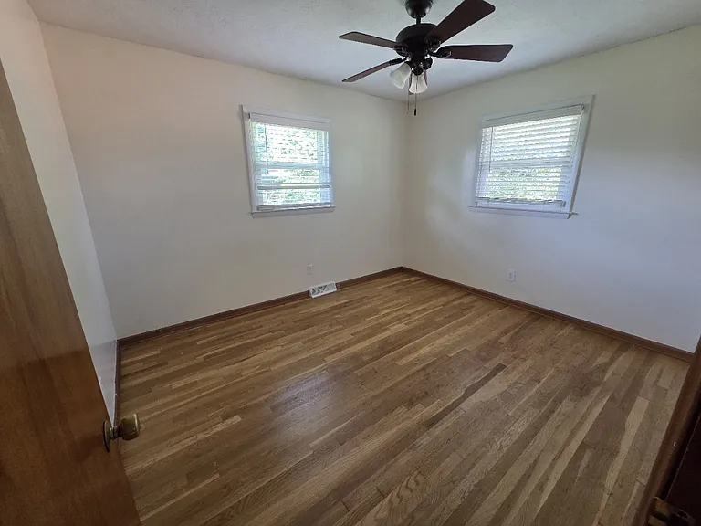 521 Stonehaven Dr — Photo 18