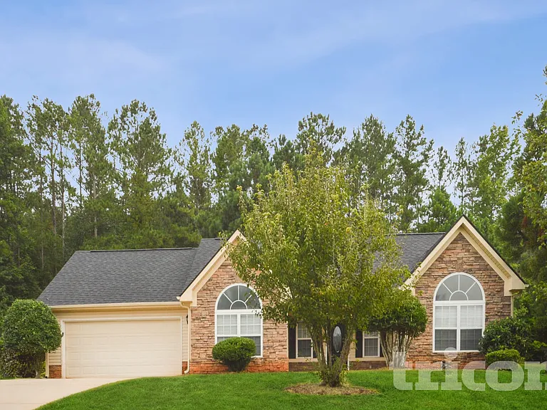 210 Shenandoah Dr — Photo 1