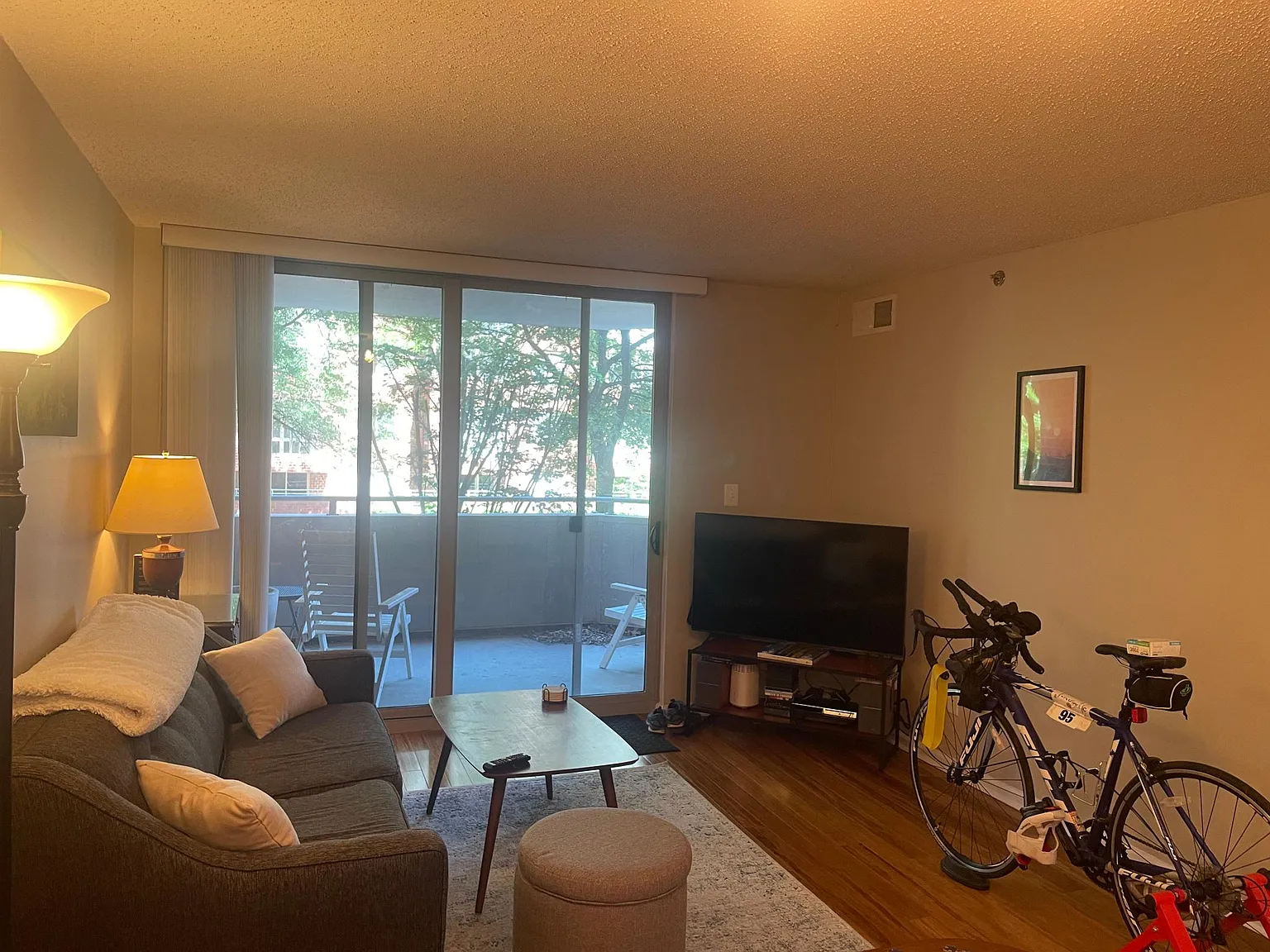 1 bed, 698 sqft, $2,550 — Photo 2
