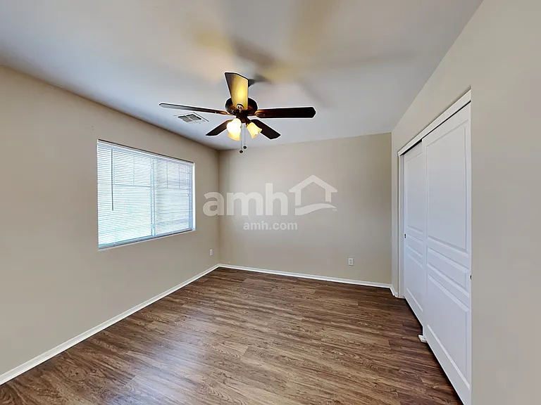 10859 W Locust Ln — Photo 17