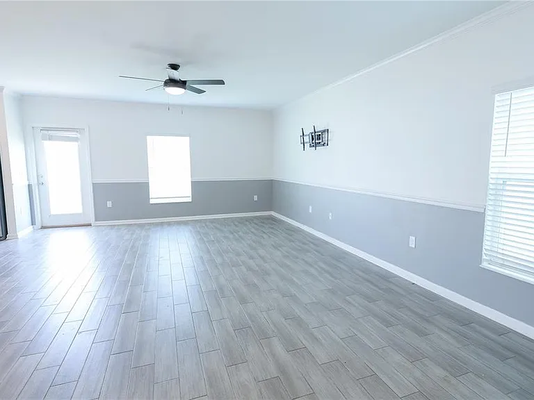 1821 Heart Lake Dr — Photo 13