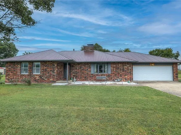 402 E Meadowlark Dr, Clinton, MO 64735