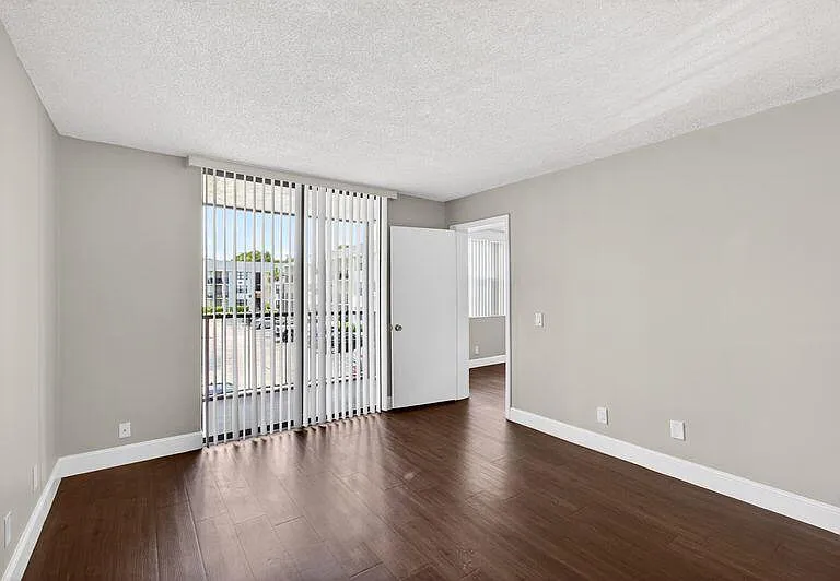 728 Executive Center Dr #29 — Photo 10