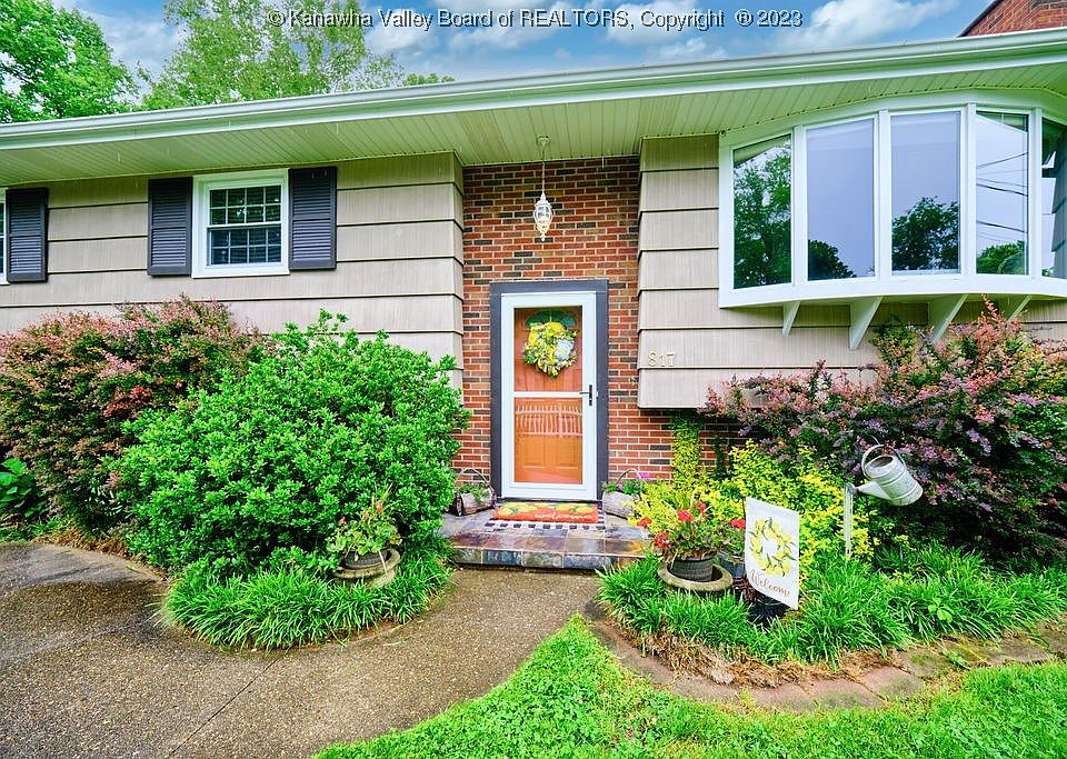 1st image of 817 Wisteria Dr