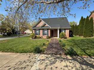 5804 Brakenwood Ln, Pfafftown, NC 27040