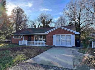 906 S Giant City Rd, Carbondale, IL 62902