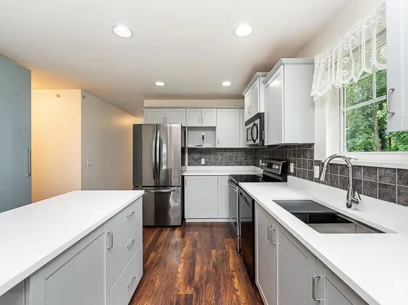 3000 Riverbend Dr #328, Coquitlam, BC V3C 6R1