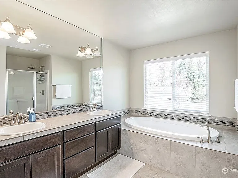 4210 Dudley Dr NE — Photo 28