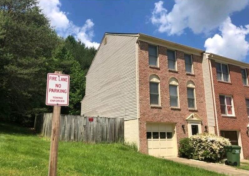 1st image of 210 Rolling Hill Ct