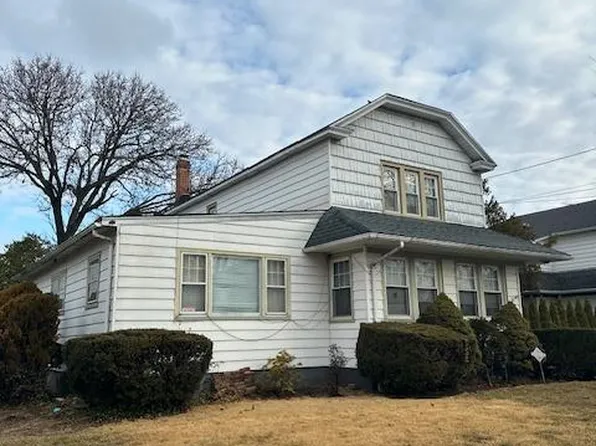 61 W Euclid Street, Valley Stream, NY 11580