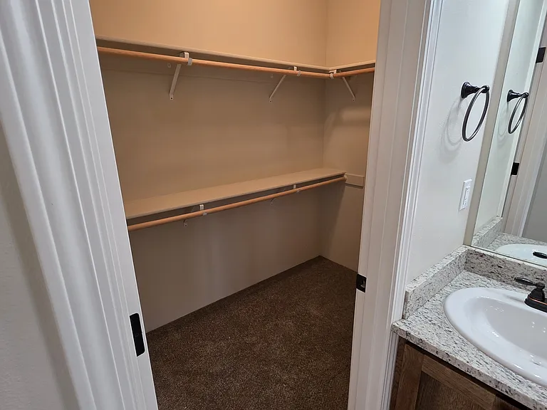 918 SW Blackberry Ln — Photo 14