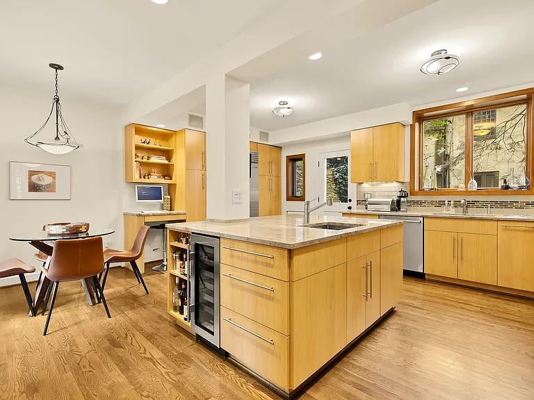 3111 Chain Bridge Rd NW — Photo 9