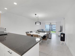 8911 S Hollybrook Blvd APT 201, Pembroke Pines, FL 33025