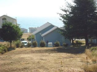 1105 Upper Pacific Dr, Whitethorn, CA 95589