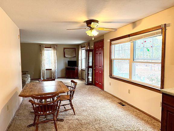 4th image of 369 Broad Cove Rd