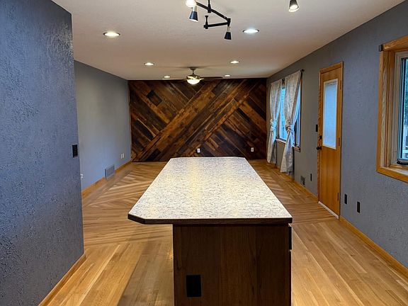 4th image of 1134 Summit Blvd