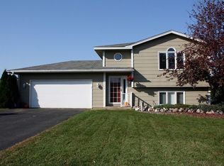 1804 Ruby Cir, Shakopee, MN 55379