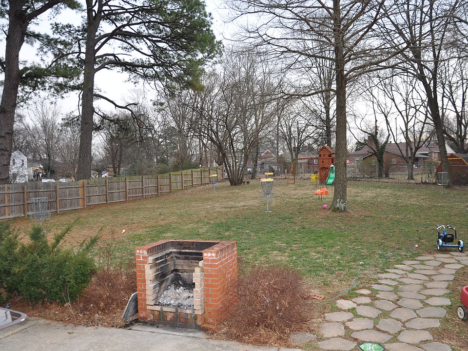 2nd image of 251 Fairway Dr