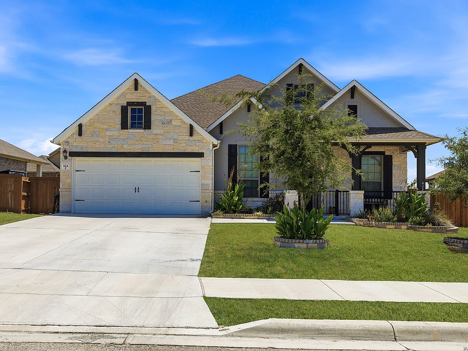 1st image of 824 FOXBROOK WAY