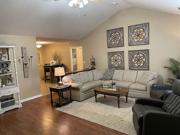 3rd image of 901 Breckenridge Dr