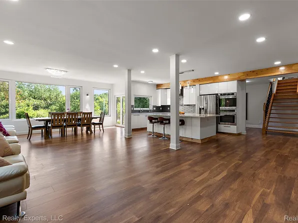 6727 Napier Rd, Plymouth, MI 48170