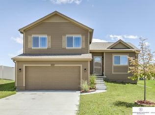 9113 Summit St, Omaha, NE 68122