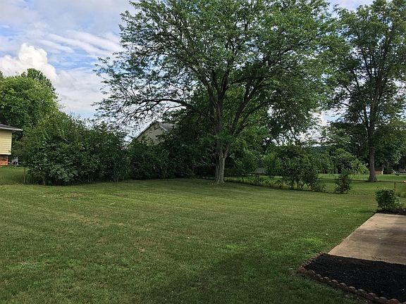 3rd image of 5306 Chateau Way