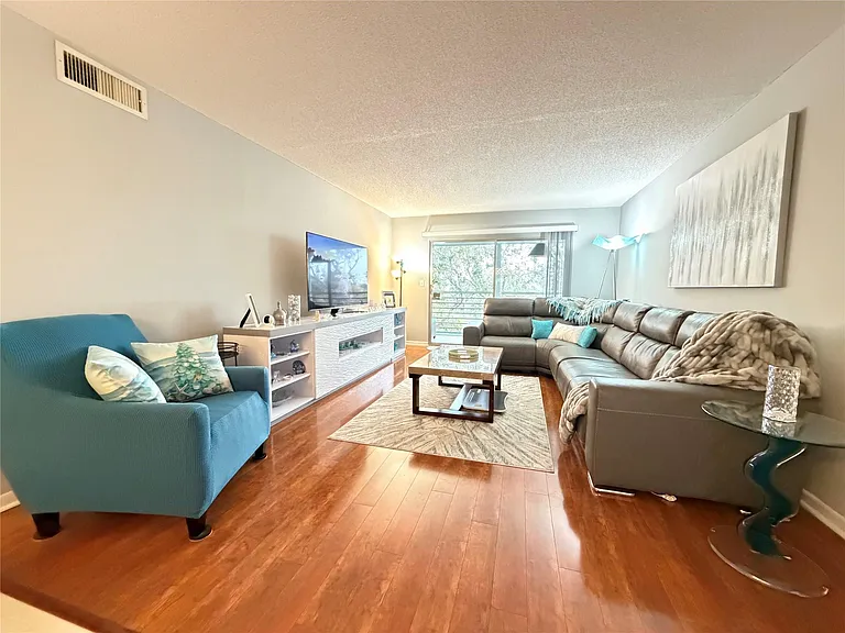 2304 Lucaya Ln #L4 — Photo 9