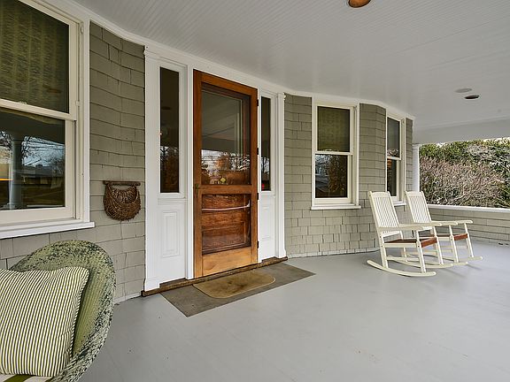 4th image of 50 Woodbine Ave