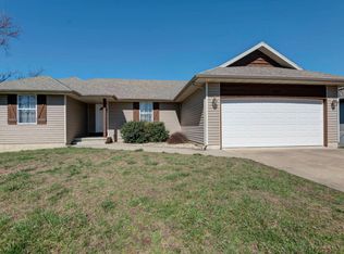 407 Nutmeg Ct, Sparta, MO 65753