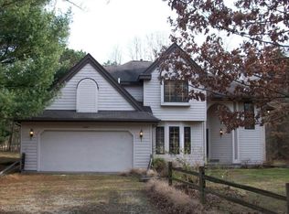 7930 Youngren Rd, Three Oaks, MI 49128