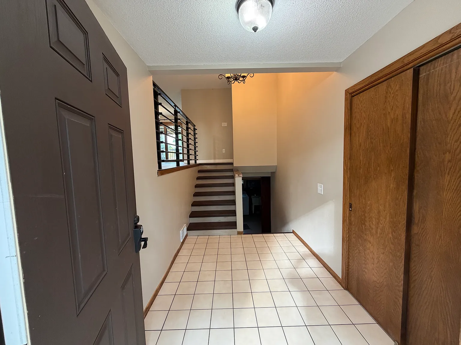 4 bed, 2040 sqft, $2,700 — Photo 2