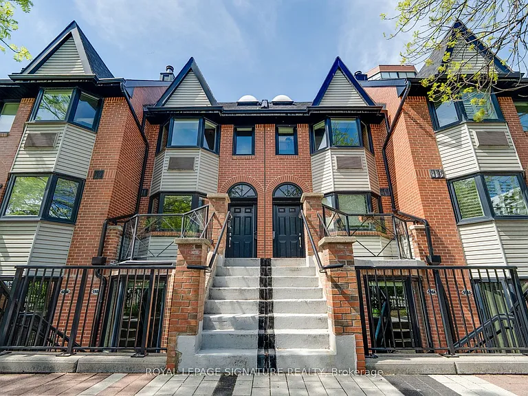 598 Wellington St W — Photo 1