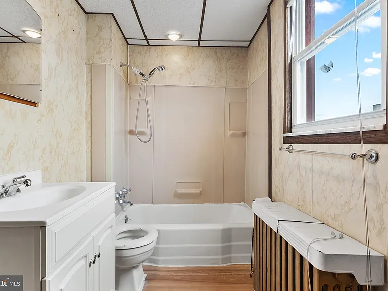3068 Livingston St — Photo 12