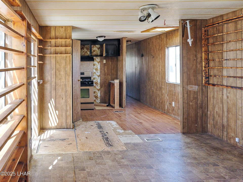 2nd image of 2160 Sapphire St