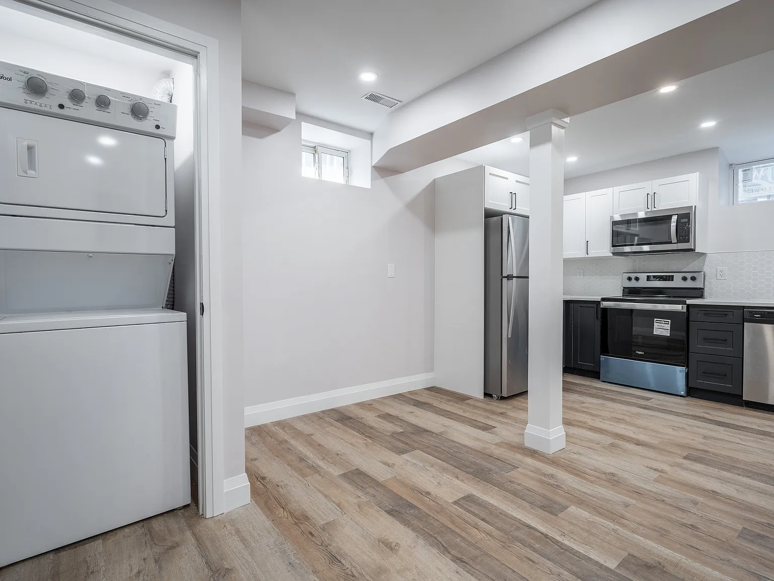 Spacious 2 Bedroom — Photo 4