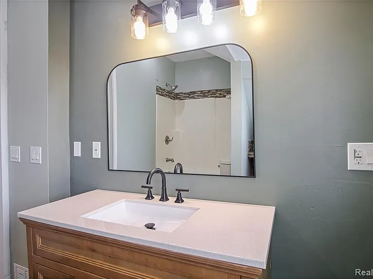 206 N Troy St — Photo 15