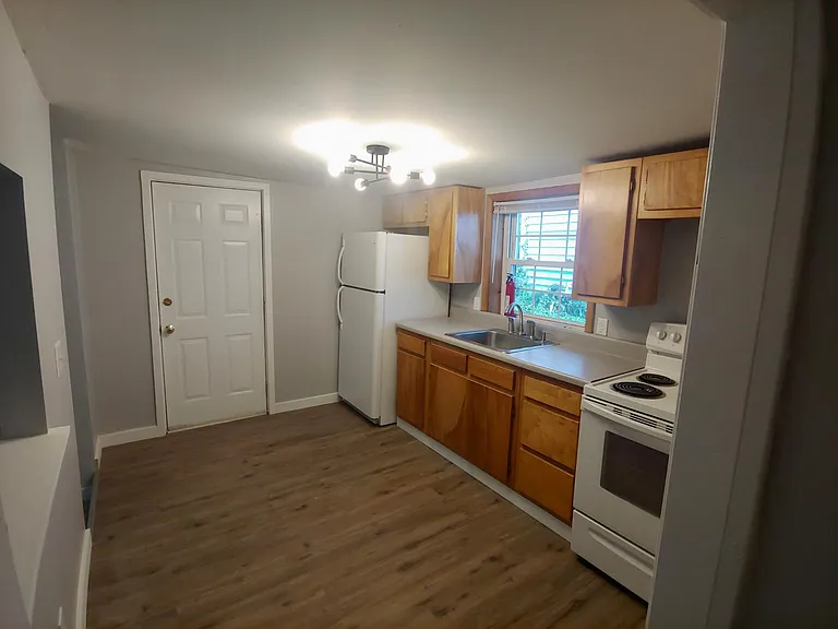 902 Tremont St #B — Photo 2