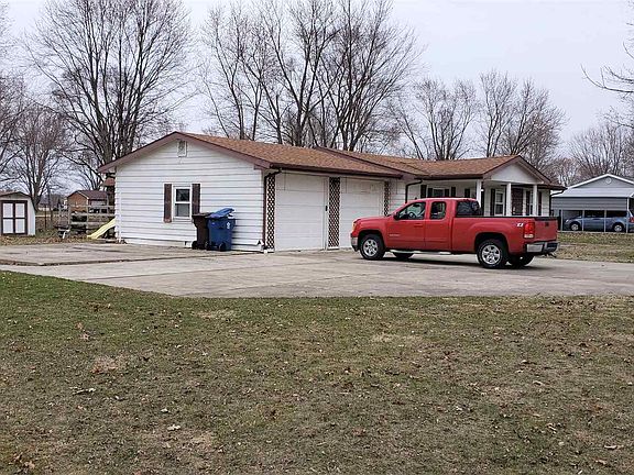 3rd image of 1339 E South Poe Dr