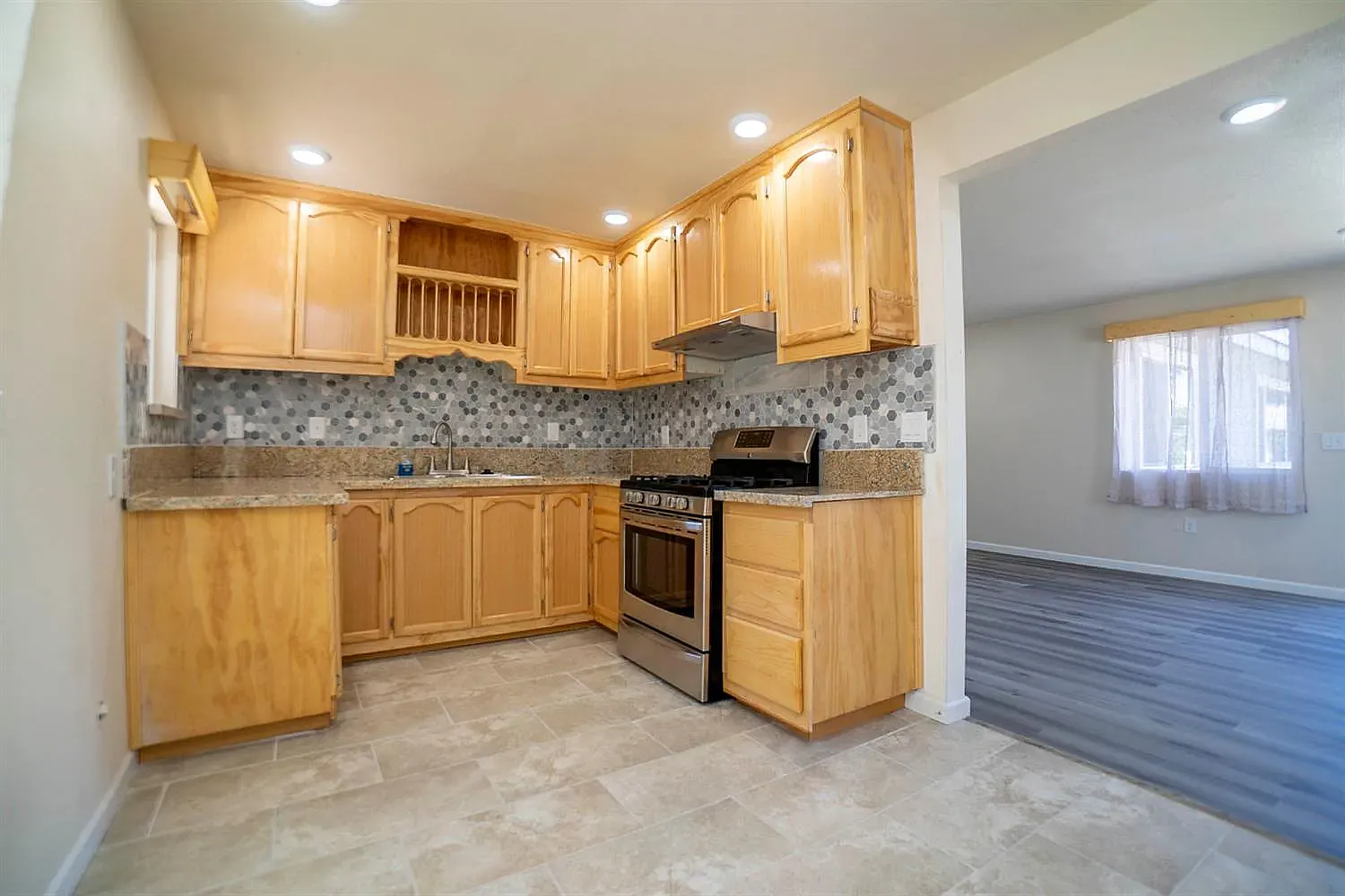2 bed, $1,800 — Photo 3